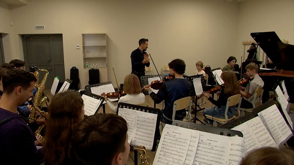 Музыканты будущего в сюжете «Детский эстрадно-джазовый оркестр»