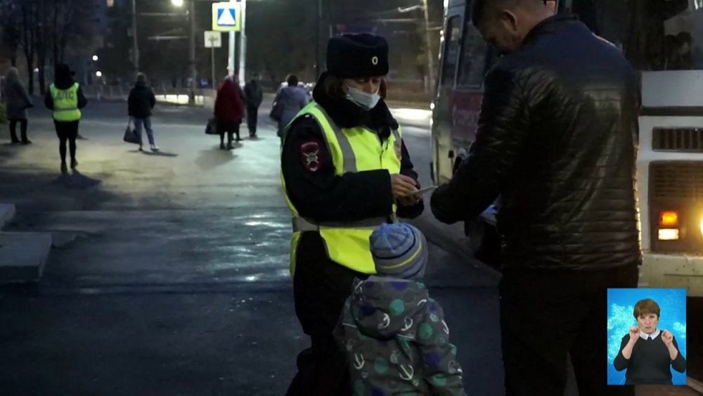 Семью едва не сбили в Магнитогорске