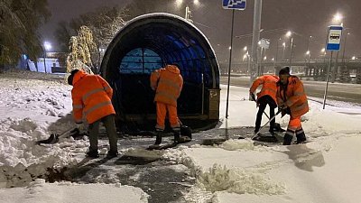 В Челябинске снег чистить начали еще ночью