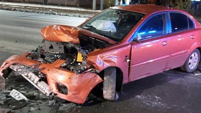 Автоледи на летней резине спровоцировала ДТП в центре Челябинска