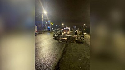 В Челябинске неопытный водитель снес шлагбаум