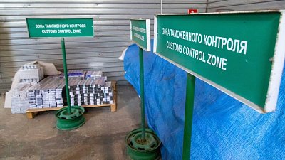 В Челябинске таможенники задержали более 600 единиц контрафакта и 3 тысячи пачек сигарет