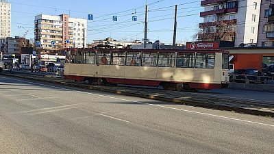 В Челябинске трамвай сошел с рельсов