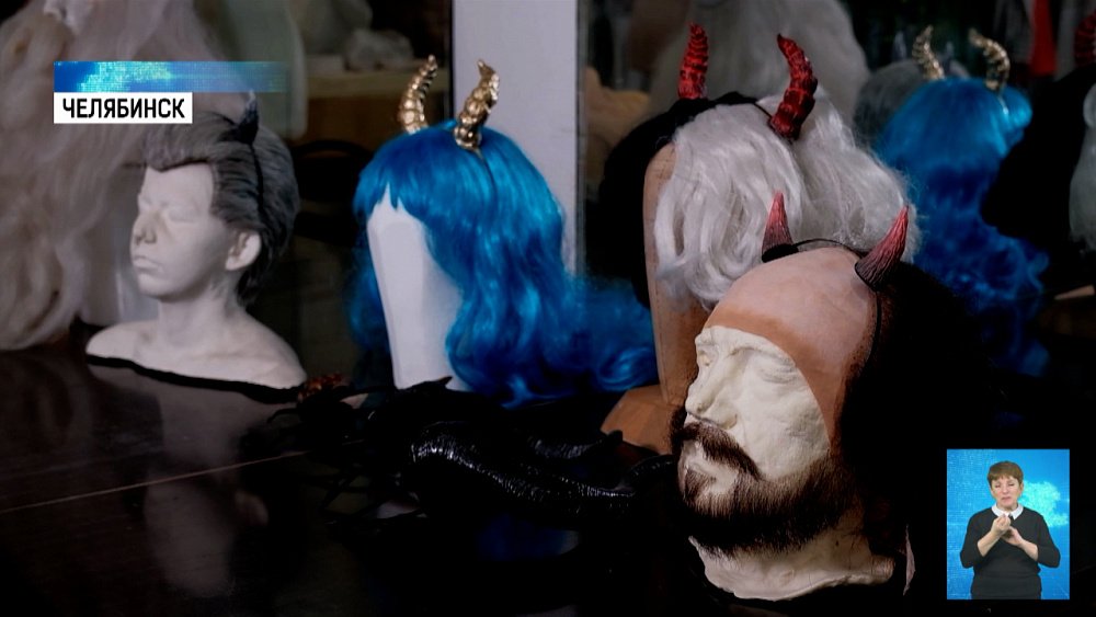 Анапластолог создает грим на halloween