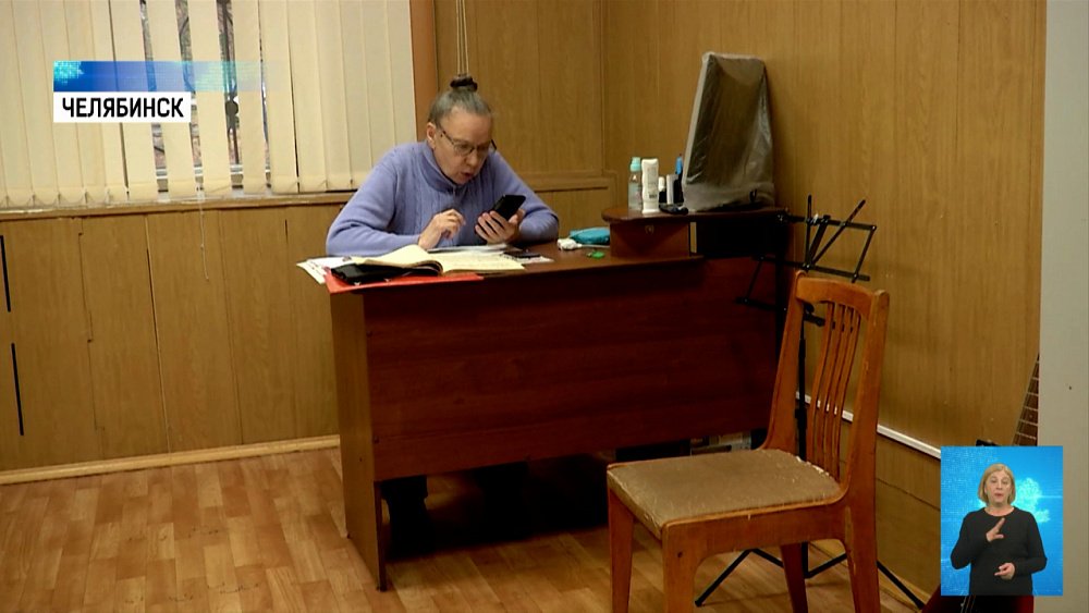 Родители и дети ждут окончание дистанта