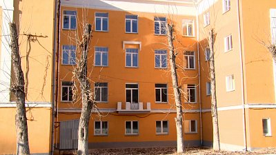 Обновили фасад школы в Миассе