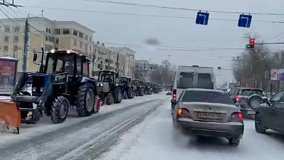 Челябинские дорожники устраняют последствия снегопада