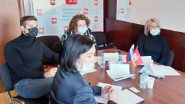 Салоны красоты Челябинска попросили у губернатора отсрочку по проверке QR-кодов Салоны красоты Челябинска попросили у губернатора отсрочку по проверке QR-кодов