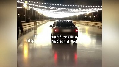 В объектив камеры попал автомобиль на закрытом катке в Челябинске