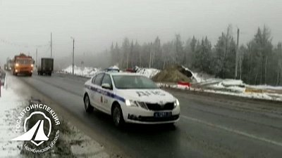 В Челябинской области сотрудники ДПС помогают водителям во время тяжелых погодных условий