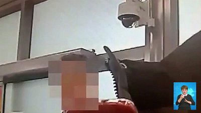 В челябинском аэропорту задержали дебошира