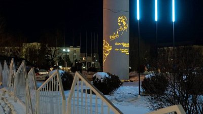 В Сатке завершают установку памятника Елене Образцовой