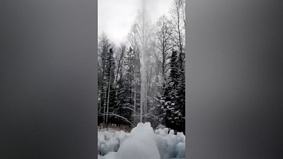 В нацпарке «Зюраткуль» начал расти ледяной фонтан