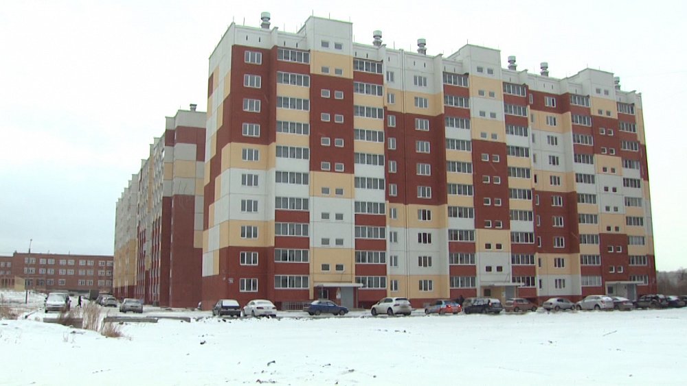 Жительница Миасса получила ключи от новой квартиры