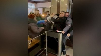 Антиваксеры устроили скандальное шоу в здании Заксобрания Челябинской области