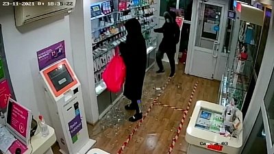 В Челябинске полицейские задержали подозреваемых в краже 15 сотовых телефонов