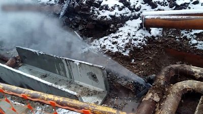 Горячий фонтан попал на видео в Златоусте