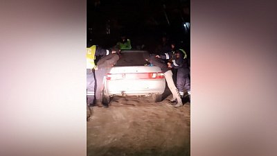 Шесть патрульных машин попали на видео сразу после погони