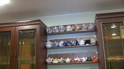 Жительница Миасса коллекционирует чайники