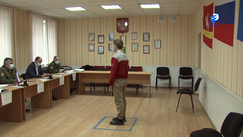 В Миассе продолжается осенний призыв