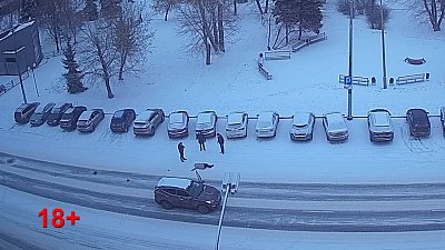 В Челябинске насмерть сбили женщину: видео 18+