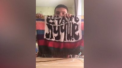 Челябинец стал популярным благодаря вязанным свитерам