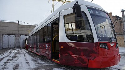 Алексей Текслер осмотрел новые трамваи для Магнитогорска