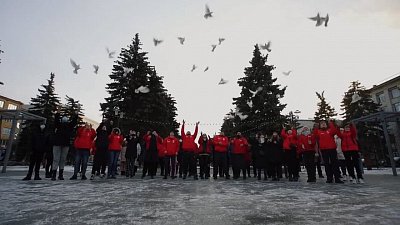 В Челябинске Волонтерская рота провела флешмоб в честь дня Конституции