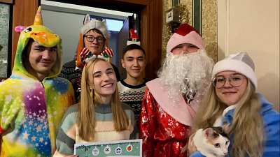 Студенты педагогического отряда ЮУрГУ уже 9 лет проводят акцию «Новый год в подарок!»