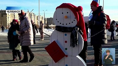 «Снеговики-добряки» дарят подарки детям