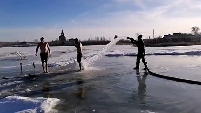 В городе Миасс «моржи» открыли зимний купальный сезон
