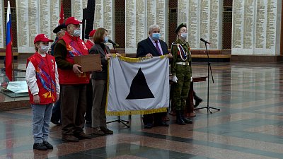 В московском Музее Победы торжественно встретили флаг Магнитогорска