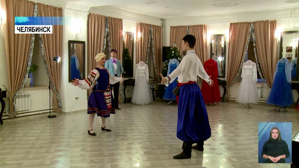 В купеческом особняке станцевали кадриль!