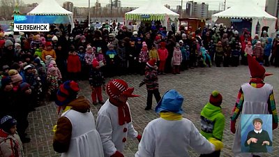 Проходят утренники для особенных детей