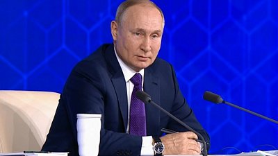 Владимир Путин напомнил о важности вакцинации для достижения коллективного иммунитета
