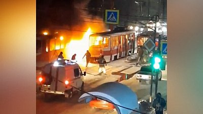 В Магнитогорске вспыхнули два трамвая на городском перекрестке