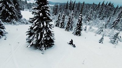 Захватывающие съёмки сноубайков и ледяного виндсёрфинга в Челябинской области