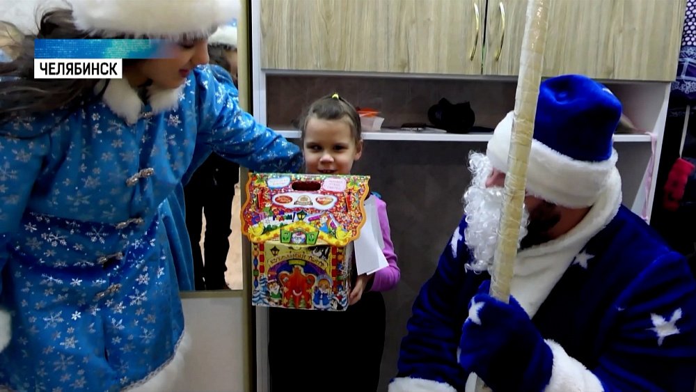 Дед Мороз поздравил слабовидящих детей