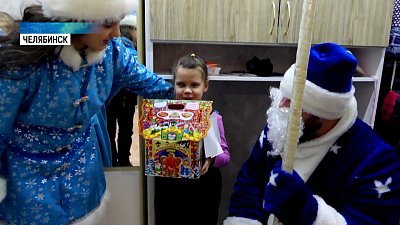 Дед Мороз поздравил слабовидящих детей