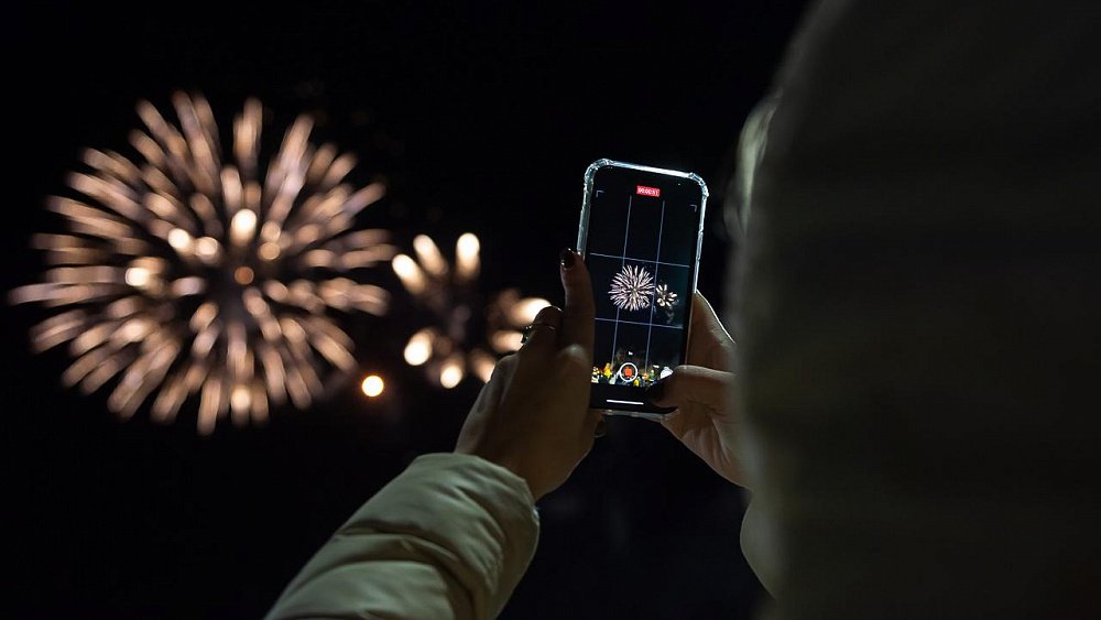 В Магнитогорске после запуска фейерверка в новогоднюю ночь загорелся балкон