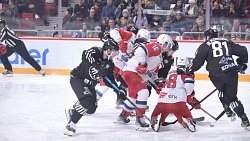 Хоккейный клуб «Трактор» одержал победу над «Локомотивом»