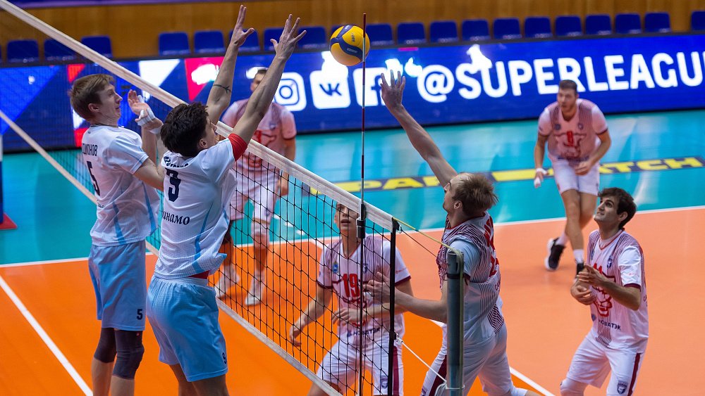 Волейбольный клуб «Динамо» из Челябинска поделил очки с лидером чемпионата