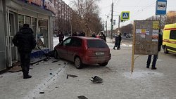 В Челябинске 19-летний водитель авто насмерть сбил женщину на остановке