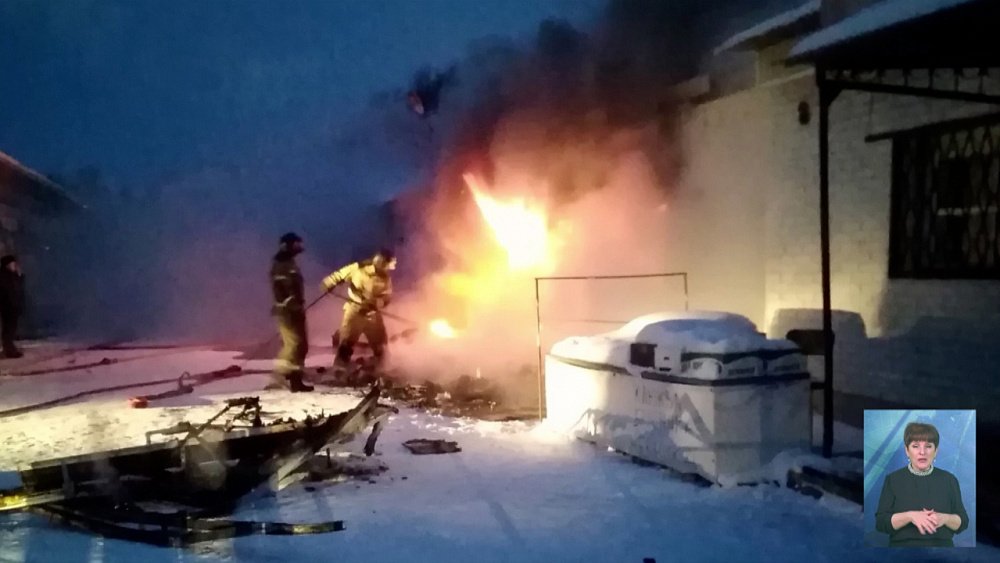 В Коркино вспыхнули торговые павильоны