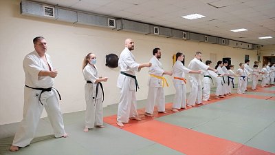 Как сочетают православие и каратэ в сюжете «Батюшка — каратист»