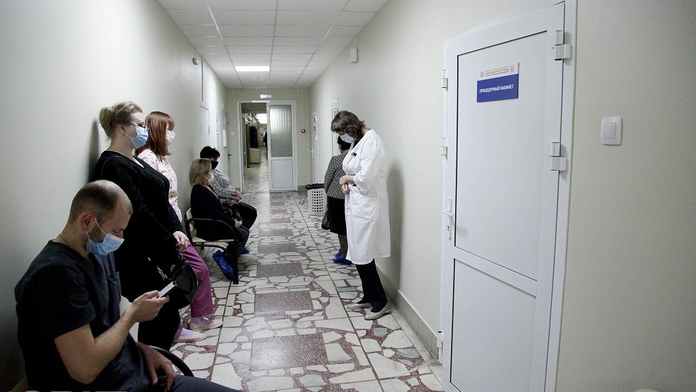 Больницы Челябинской области готовятся к наплыву пациентов из-за «омикрона»