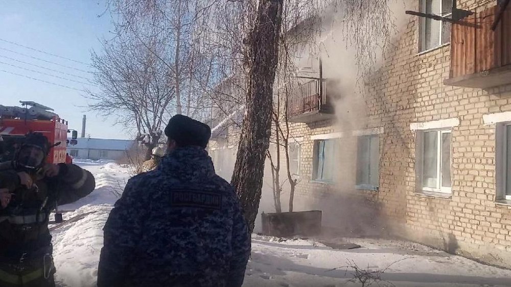 В Челябинской области росгвардейцы спасли мужчину, пострадавшего на пожаре