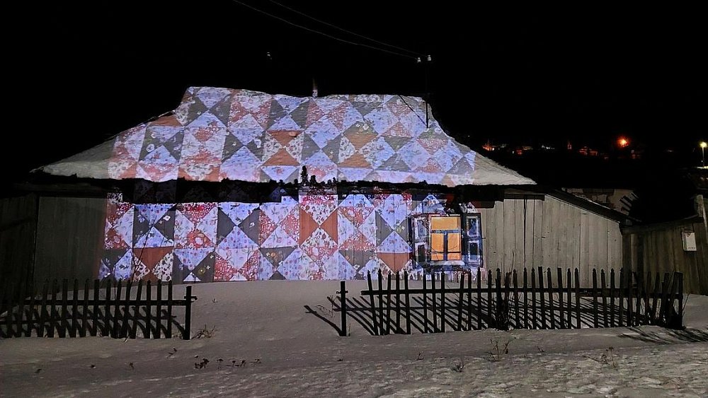 В Челябинской области старинные избушки «укрыли» цифровыми одеялами