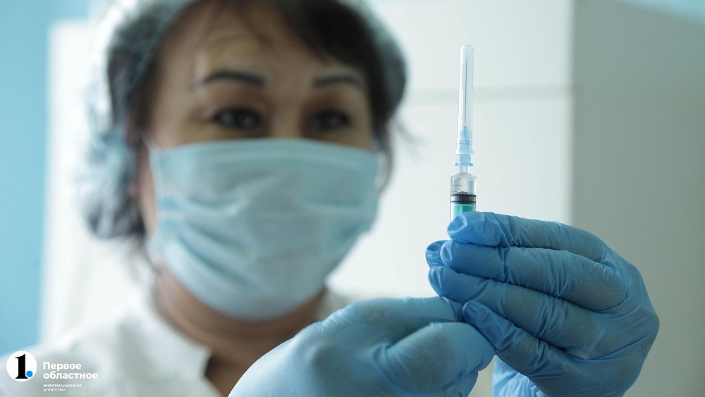 Главный терапевт Челябинской области рассказала, опасен ли «омикрон» для привитых от коронавируса