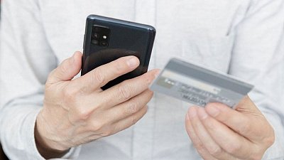 В новогодние праздники южноуральцы получали поздравительные сообщения от мошенников